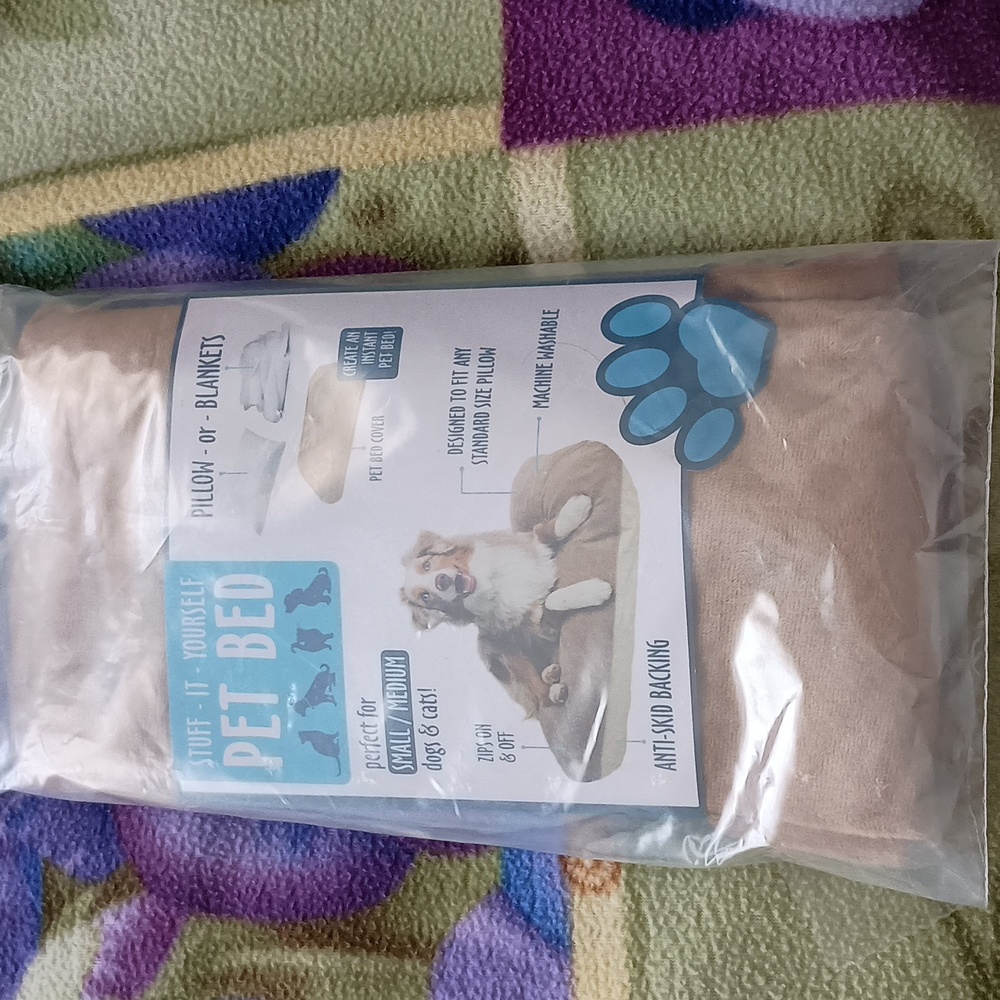 Stuff-It-Yourself pet bed cover, color tan. Fits standard size pillows.